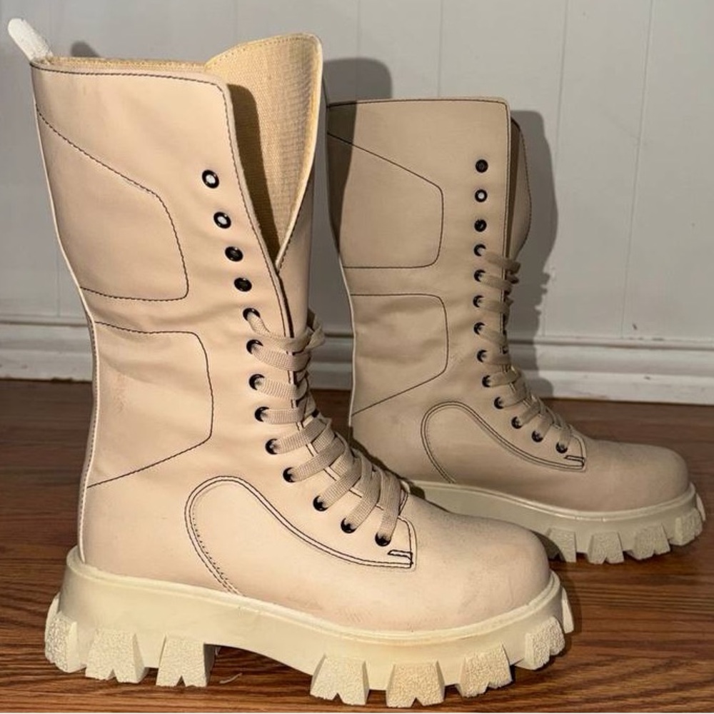 Women's Cream Lace-Up Boots (size 40 EU)